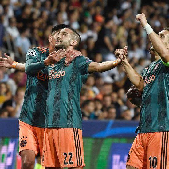 特别是在中 特别是在中